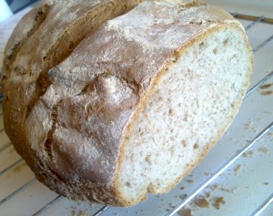 Prosty chleb wiejski na zakwasie i drożdżach - drugi ,zrobiony po tygodniu, troche więcej mąki żytniej